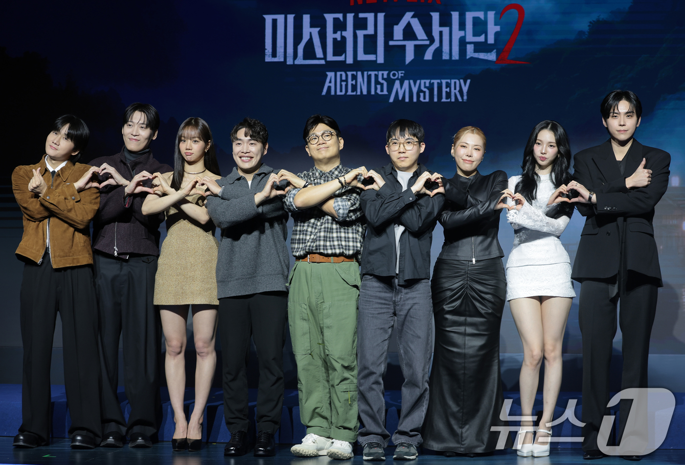 (서울=뉴스1) 권현진 기자 = 이용진(왼쪽부터)과 존박, 혜리, 김서구 PD, 정종연 PD, 이원기 PD, 가비, 카리나, 김도훈이 19일 서울 마포구 호텔 나루 서울 엠갤러리에 …