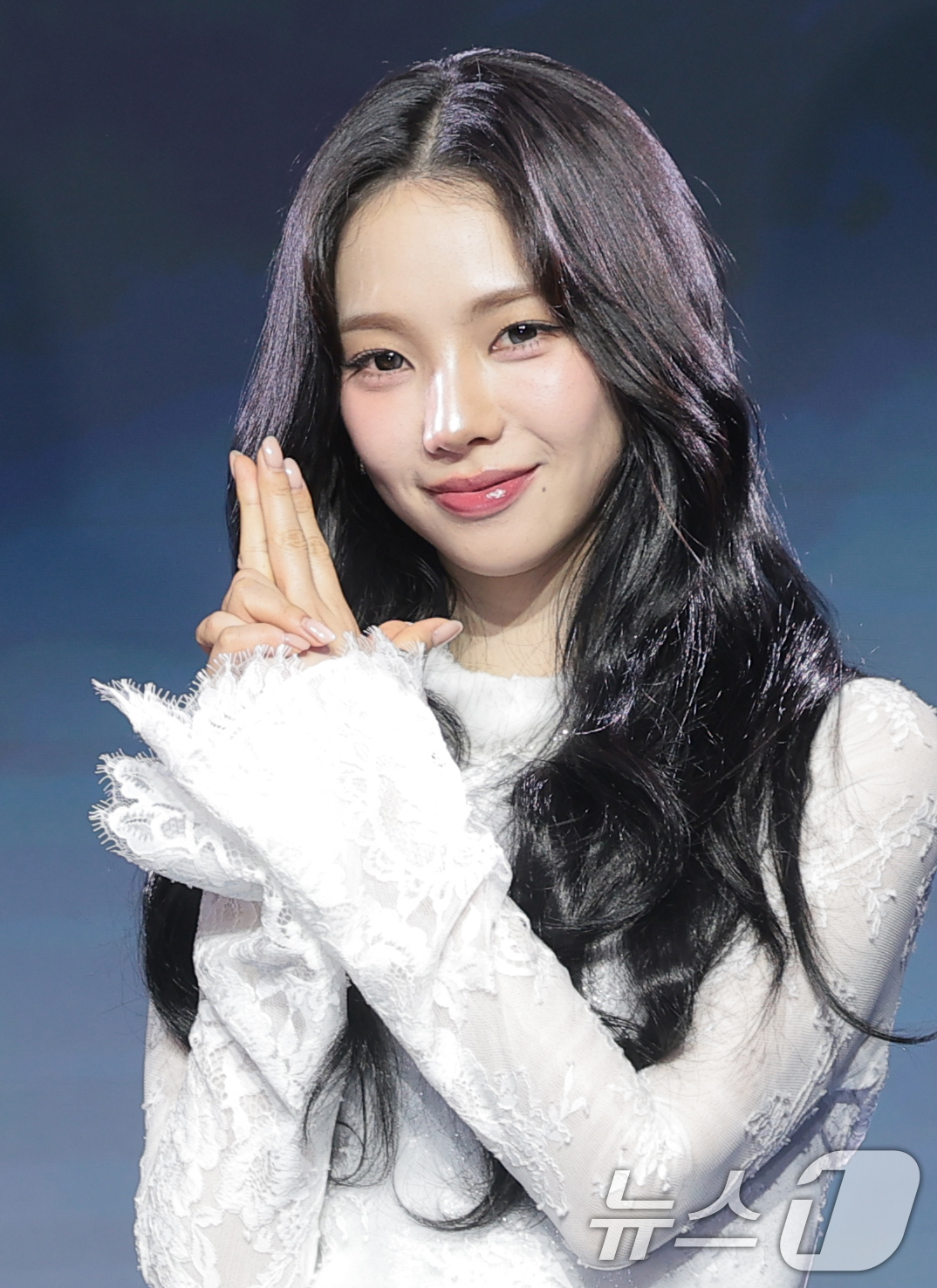 (서울=뉴스1) 권현진 기자 = 에스파 카리나가 19일 서울 마포구 호텔 나루 서울 엠갤러리에서 열린 넷플릭스 예능 '미스터리 수사단 시즌2' 제작발표회에 참석해 포즈를 취하고 있 …