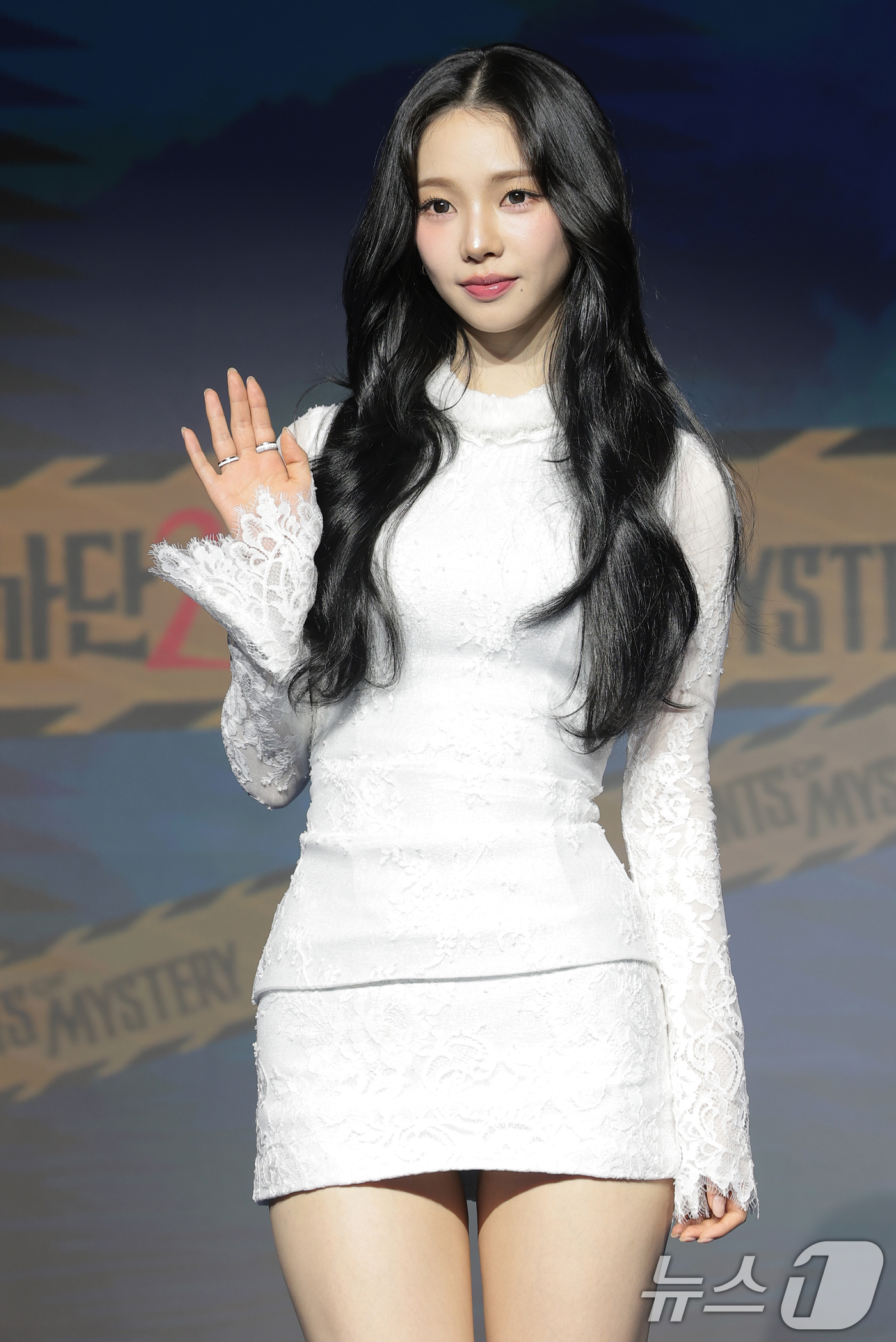 (서울=뉴스1) 권현진 기자 = 에스파 카리나가 19일 서울 마포구 호텔 나루 서울 엠갤러리에서 열린 넷플릭스 예능 '미스터리 수사단 시즌2' 제작발표회에 참석해 포즈를 취하고 있 …