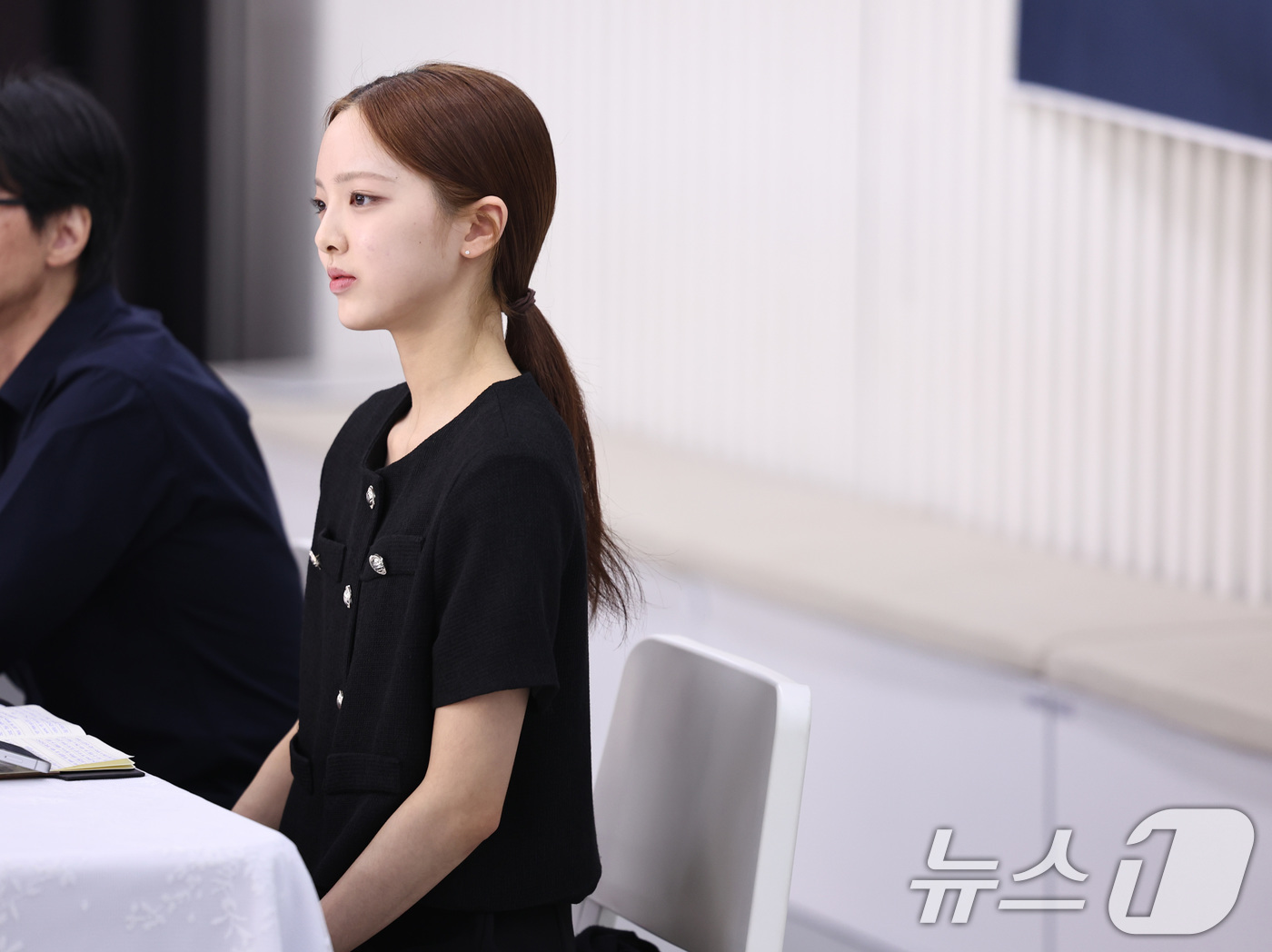 (서울=뉴스1) 구윤성 기자 = 세계적인 권위의 로잔 발레 콩쿠르 2위에 오른 염다연이 19일 서울 서초구 코리아유스발레스타즈에서 열린 기자간담회에서 취재진의 질문을 듣고 있다. …