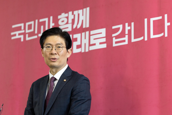 국힘 인재영입 2호…신전대협 의장·다문화연구소 대표 등 5인