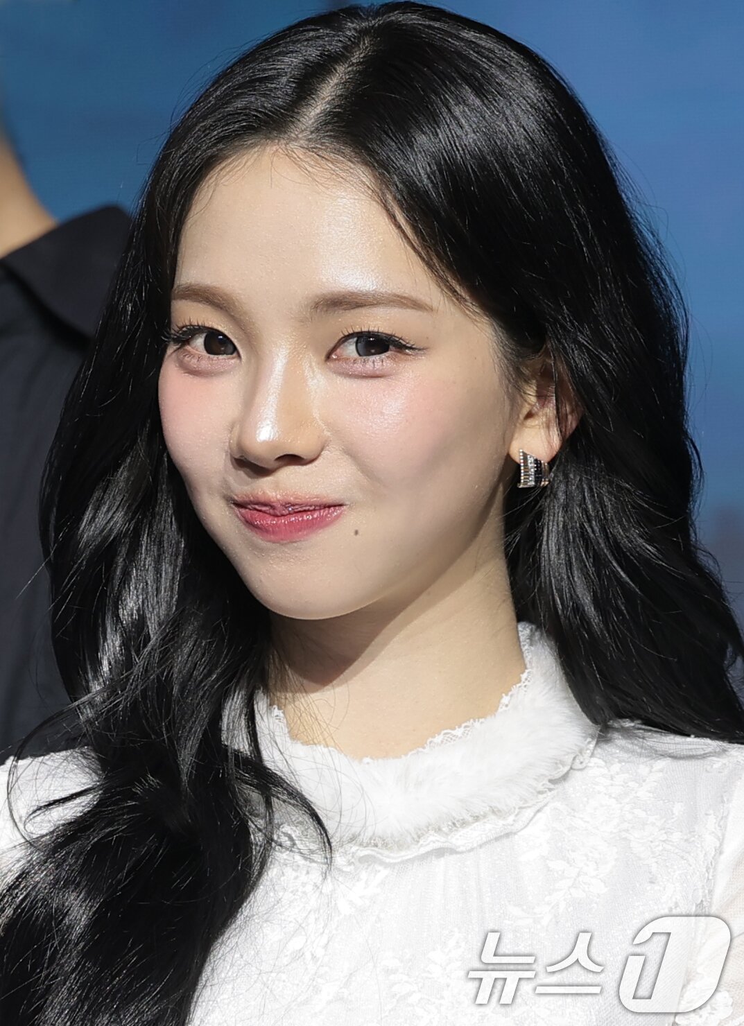 본문 이미지 - 에스파 카리나가 19일 서울 마포구 호텔 나루 서울 엠갤러리에서 열린 넷플릭스 예능 '미스터리 수사단 시즌2' 제작발표회에서 매력을 발산하고 있다. ⓒ 뉴스1 권현진 기자