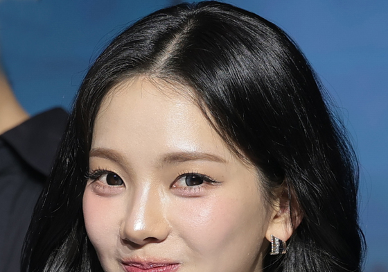 카리나, 찌릿찌릿 눈맞춤