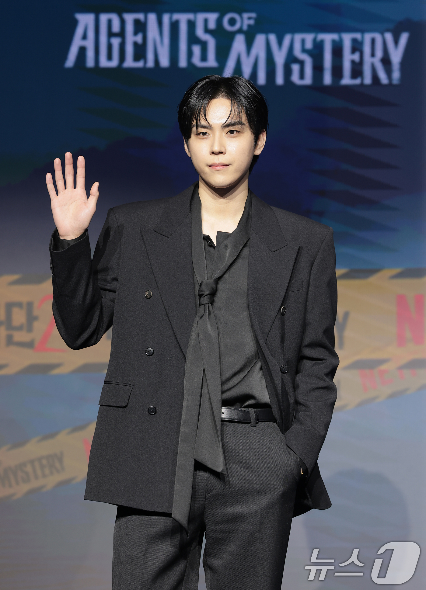 (서울=뉴스1) 권현진 기자 = 배우 김도훈이 19일 서울 마포구 호텔 나루 서울 엠갤러리에서 열린 넷플릭스 예능 '미스터리 수사단 시즌2' 제작발표회에서 매력을 발산하고 있다.' …