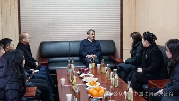 주북 中대사, 평양주재 中 언론·기업 방문…"북중 협력 기여하길"