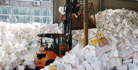 [뉴스1 PICK]설 명절 연휴 끝, 산더미처럼 쌓인 쓰레기