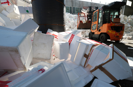 설 지나고 한가득 쌓인 재활용 쓰레기