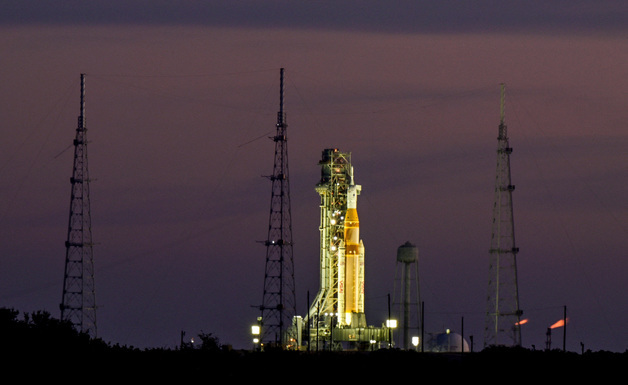 나사, 달궤도 우주정거장 대신 달기지 짓는다…7년간 30조 투입