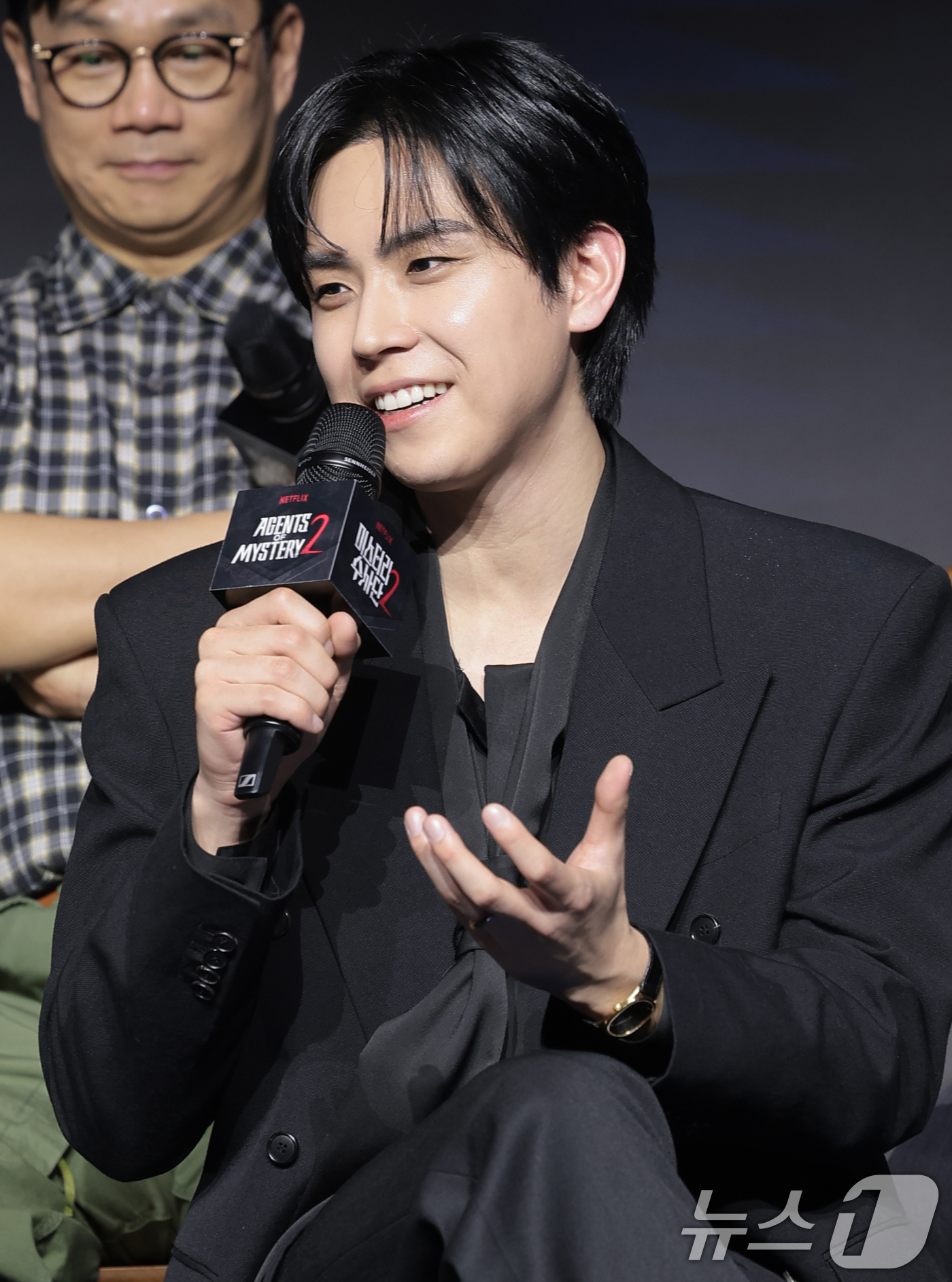 (서울=뉴스1) 권현진 기자 = 배우 김도훈이 19일 서울 마포구 호텔 나루 서울 엠갤러리에서 열린 넷플릭스 예능 '미스터리 수사단 시즌2' 제작발표회에서 인사말을 하고 있다.'미 …