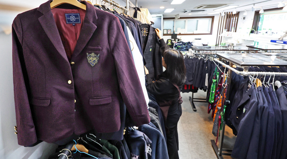 [뉴스1 PICK]교복값 60만원 논란…정부 제도 개선 착수, '나눔교복매장' 주목