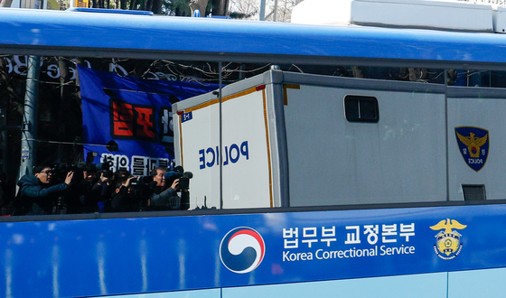 '내란 우두머리' 尹 선고에 쏠린 관심