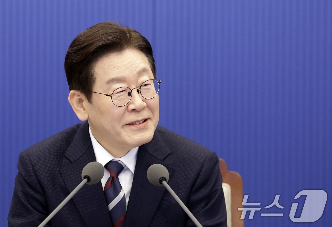 (서울=뉴스1) 이재명 기자 = 이재명 대통령이 19일 청와대에서 열린 수석보좌관회의에서 발언을 하고 있다. (청와대통신사진기자단) 2026.2.19/뉴스1