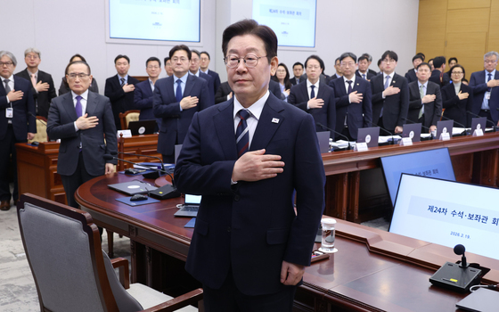 이재명 대통령, 수석보좌관회의 국민의례