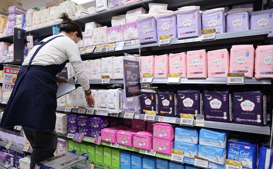 연령·소득 무관 모든 여성에 생리대 지원…주민센터·도서관 비치(종합)