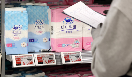 이마트도 '반값 생리대'...25일까지 물가안정 할인 행사