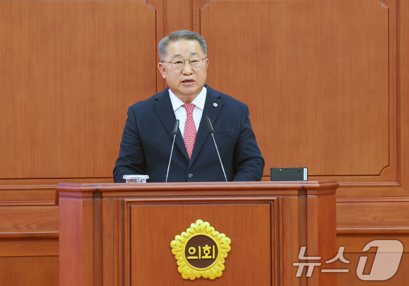 (대전=뉴스1) 김기태 기자 = 이한영 대전시의원이 19일 대전시의회 본회의장에서 열린 제294회 임시회 제1차 본회의에서 대전·충남 행정통합에 관한 의견청취 관련 5분 발언을 하 …