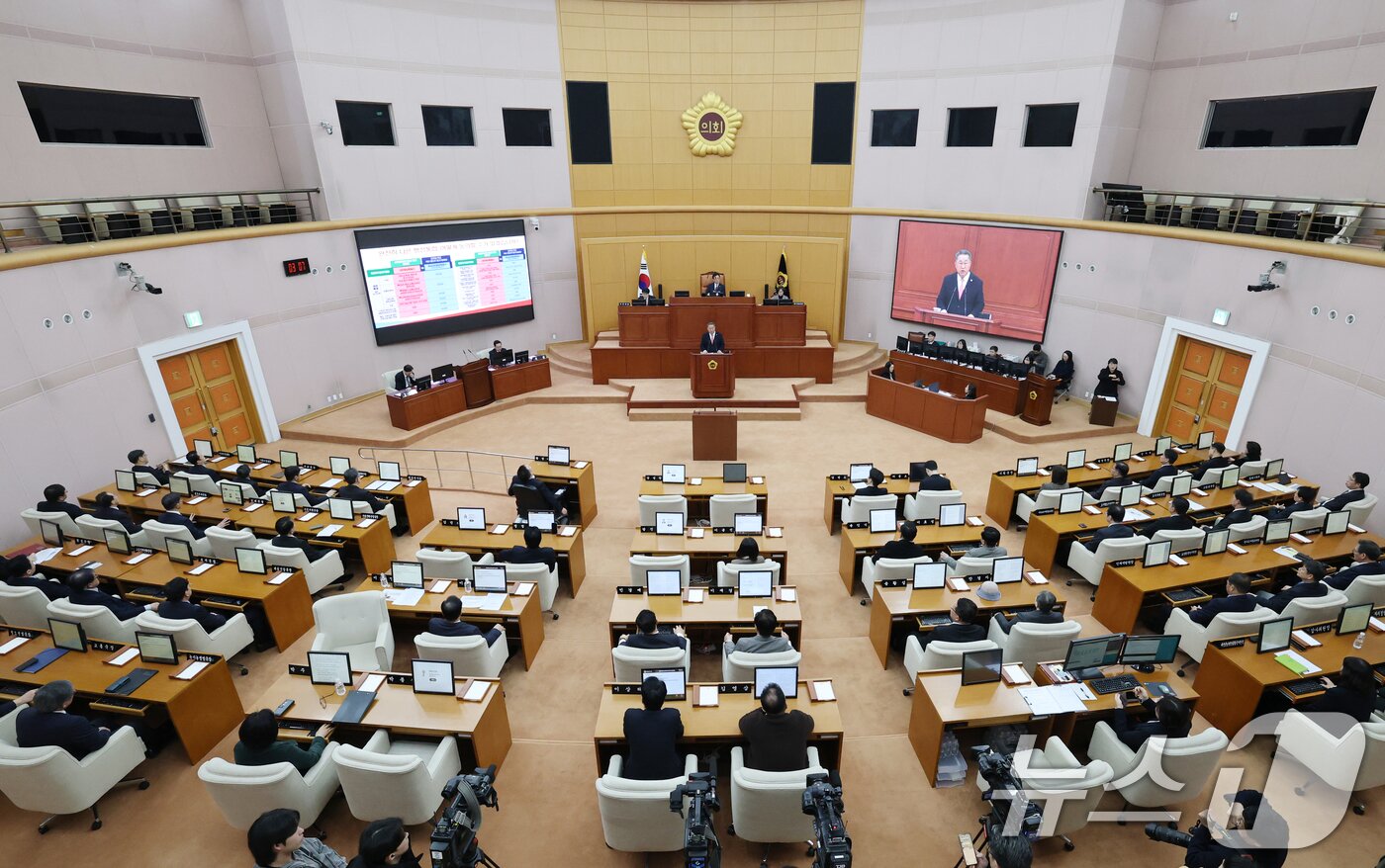 본문 이미지 - 이한영 대전시의원이 19일 대전시의회 본회의장에서 열린 제294회 임시회 제1차 본회의에서 대전·충남 행정통합에 관한 의견청취 관련 5분 발언을 하고 있다. ⓒ 뉴스1 김기태 기자