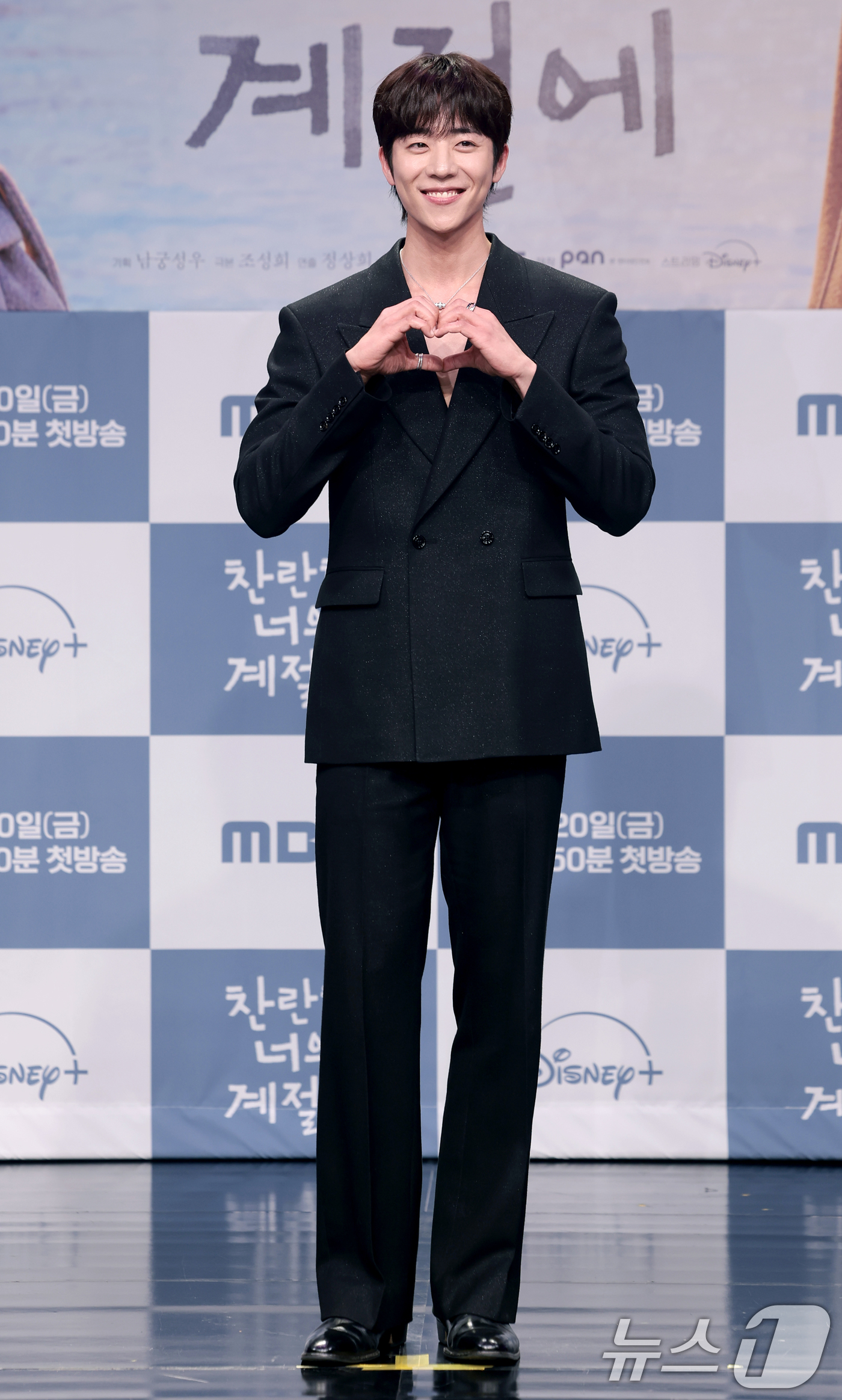 (서울=뉴스1) 권현진 기자 = 배우 채봉협이 19일 오후 서울 마포구 MBC 상암 신사옥에서 열린 MBC 새 금토드라마 ‘찬란한 너의 계절에’(극본 조성희) 제작발표회에서 포즈를 …