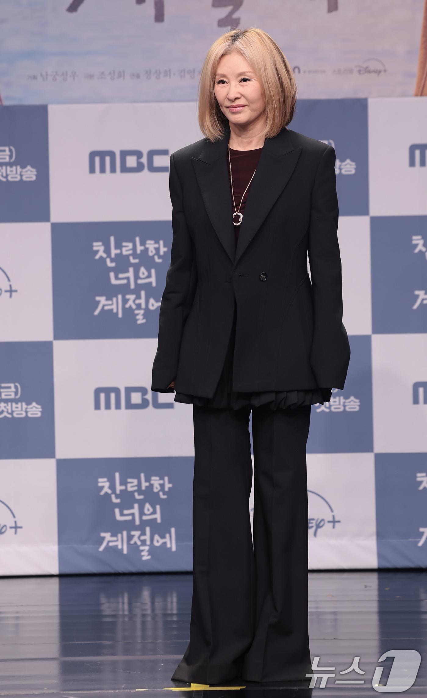 (서울=뉴스1) 권현진 기자 = 배우 이미숙이 19일 오후 서울 마포구 MBC 상암 신사옥에서 열린 MBC 새 금토드라마 ‘찬란한 너의 계절에’(극본 조성희) 제작발표회에서 포즈를 …