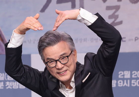 강석우, 처음하는 하트 포즈