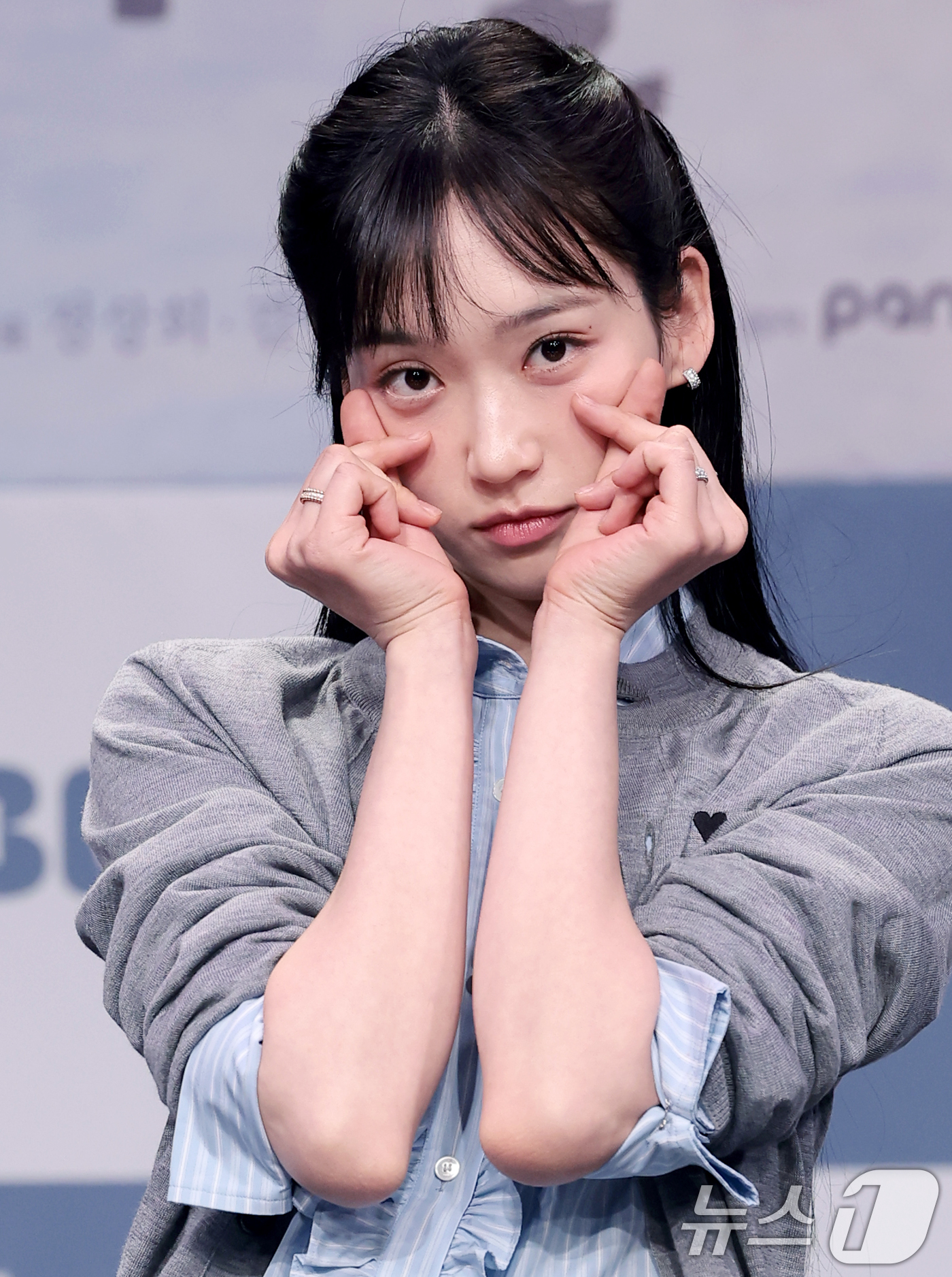 (서울=뉴스1) 권현진 기자 = 배우 한지현이 19일 오후 서울 마포구 MBC 상암 신사옥에서 열린 MBC 새 금토드라마 ‘찬란한 너의 계절에’(극본 조성희) 제작발표회에서 포즈를 …