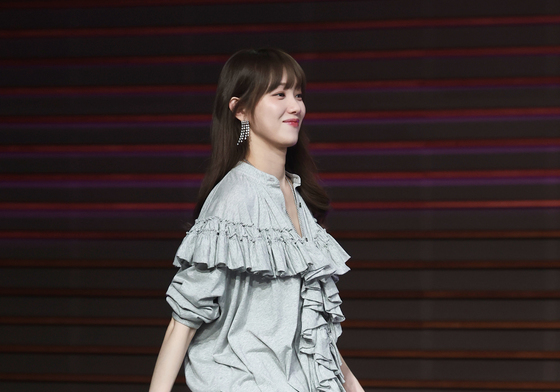 이성경, 겨울에 갇힌 여자의 봄꽃 미소