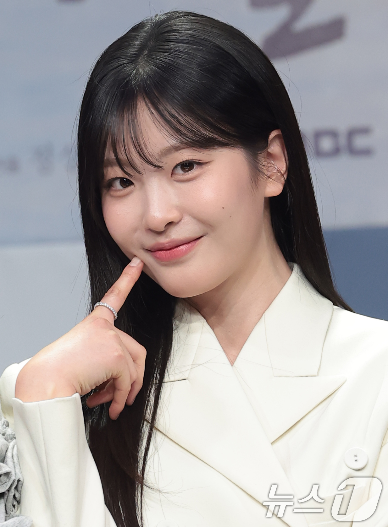 (서울=뉴스1) 권현진 기자 = 배우 오예주가 19일 오후 서울 마포구 MBC 상암 신사옥에서 열린 MBC 새 금토드라마 ‘찬란한 너의 계절에’(극본 조성희) 제작발표회에 참석해 …