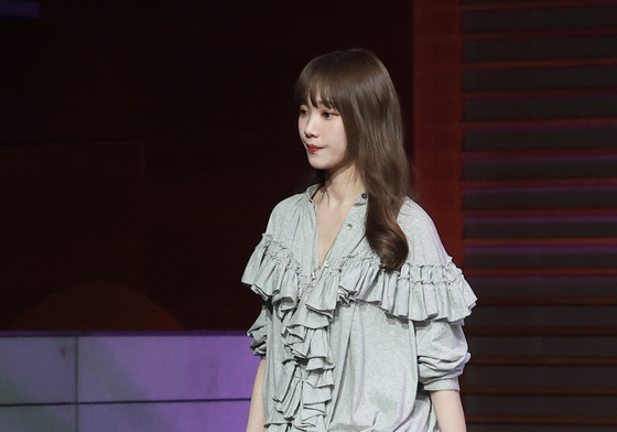 이성경, 움직이는 바비인형