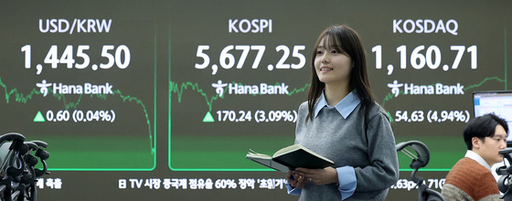 코스피, 연휴 끝나자마자 또 최고치 경신