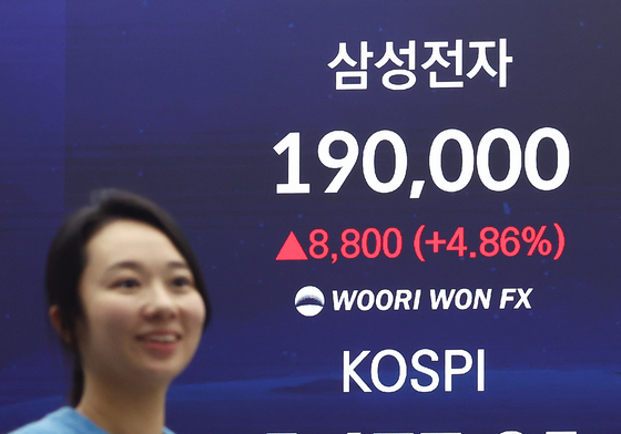 최고치 기록한 코스피, 19만 원 돌파한 삼성