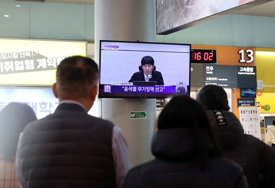 윤석열 1심 '무기징역'…한숨 짓는 광주시민들