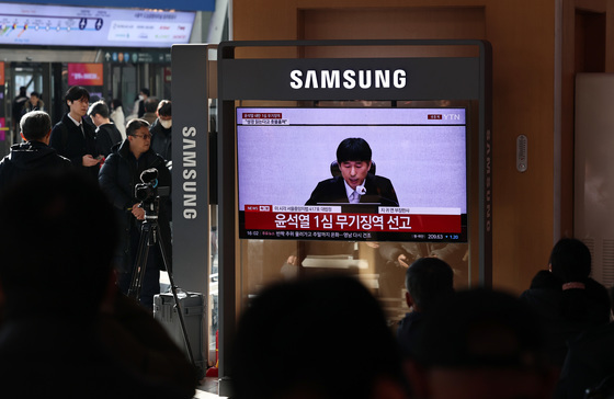 윤석열 무기징역·김용현 징역 30년 선고