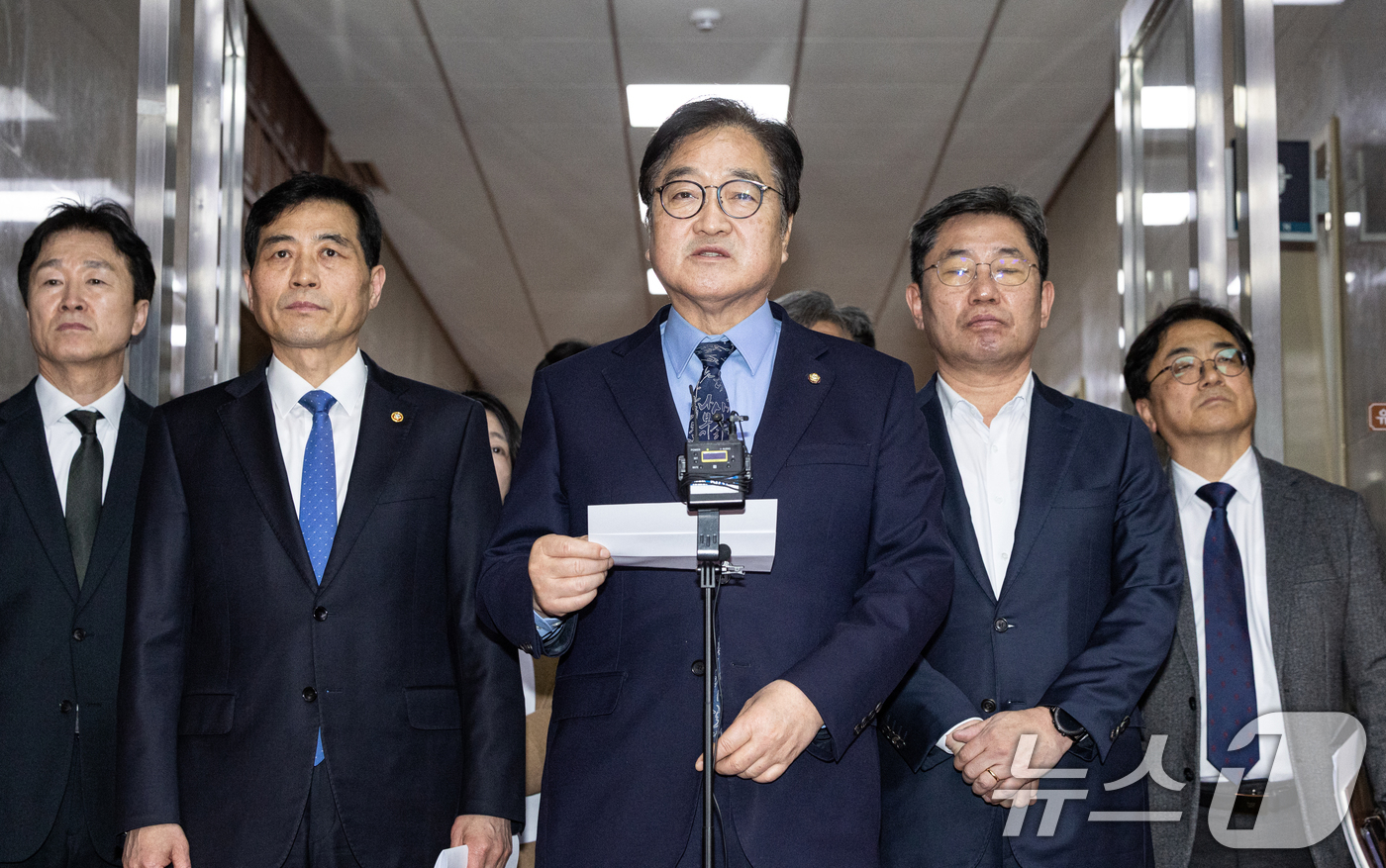 (서울=뉴스1) 이승배 기자 = 우원식 국회의장이 19일 서울 여의도 국회의장실에서 12·3 비상계엄 관련 내란 우두머리 혐의를 받는 윤석열 전 대통령의 1심 선고 공판 결과에 대 …