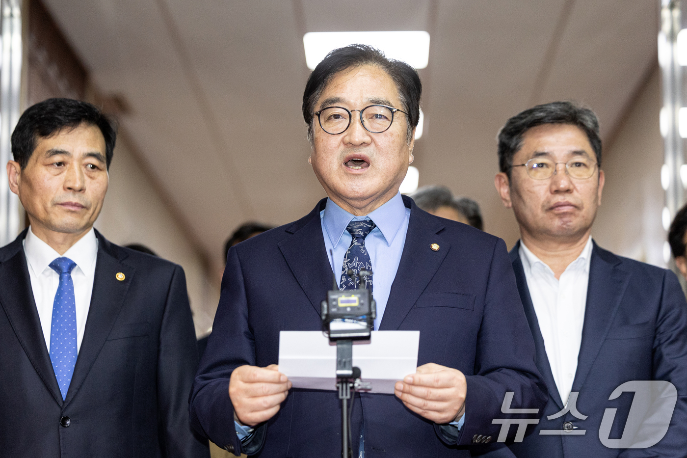 (서울=뉴스1) 이승배 기자 = 우원식 국회의장이 19일 서울 여의도 국회의장실에서 12·3 비상계엄 관련 내란 우두머리 혐의를 받는 윤석열 전 대통령의 1심 선고 공판 결과에 대 …