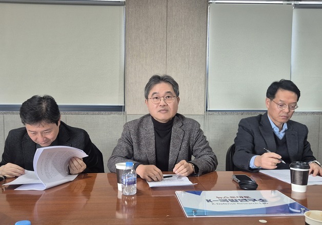 전 국방부 인사실장 "장교 출신 구분 없이 공무원 수준 신분 보장해야"