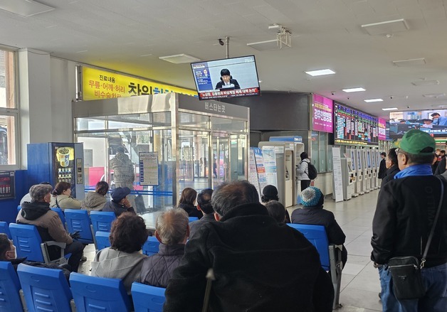 윤석열 무기징역에 엇갈린 창원 민심…"정치보복"vs"법대로 판단"
