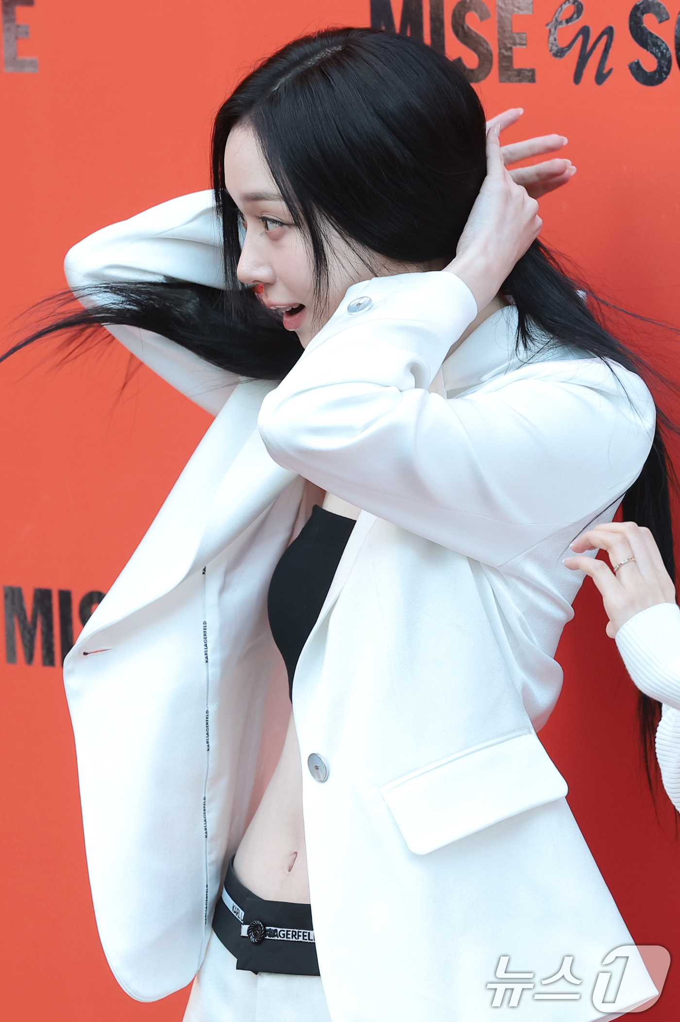 (서울=뉴스1) 권현진 기자 = 그룹 에스파(aespa) 윈터가 19일 오후 서울 성동구 올리브영 N 성수에서 열린 뷰티 브랜드 ‘미쟝센 퍼펙트 세럼’ 팝업 스토어 오픈 행사에 참 …