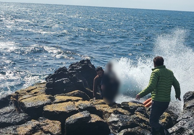 119없는 마라도 주민의 용기…바다에 빠진 '父子' 살렸다