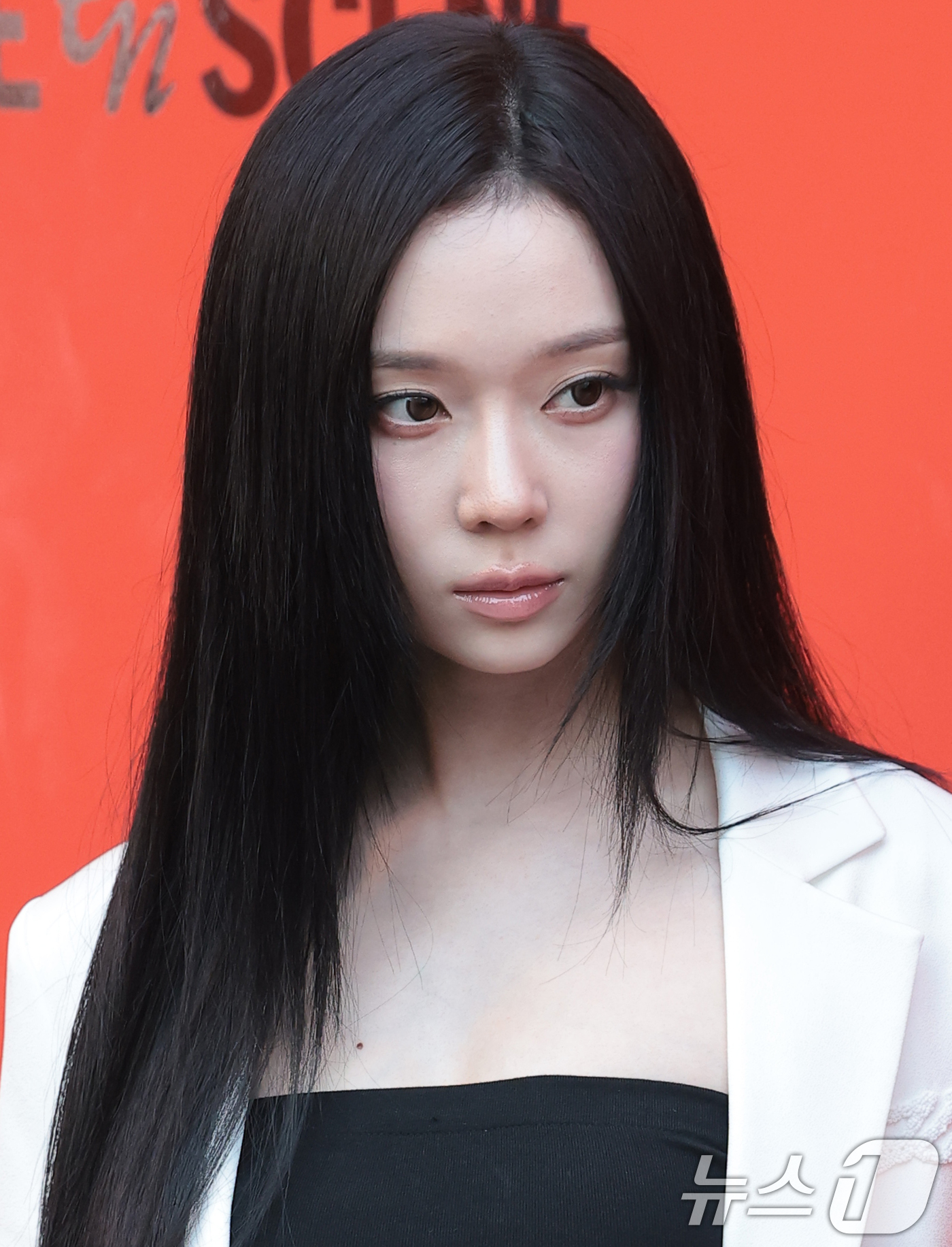 (서울=뉴스1) 권현진 기자 = 그룹 에스파(aespa) 윈터가 19일 오후 서울 성동구 올리브영 N 성수에서 열린 뷰티 브랜드 ‘미쟝센 퍼펙트 세럼’ 팝업 스토어 오픈 행사에 참 …