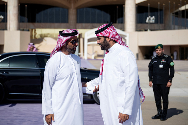 "UAE 왕실 고위 인사, 트럼프 일가 새 암호화폐 은행 최대 주주"