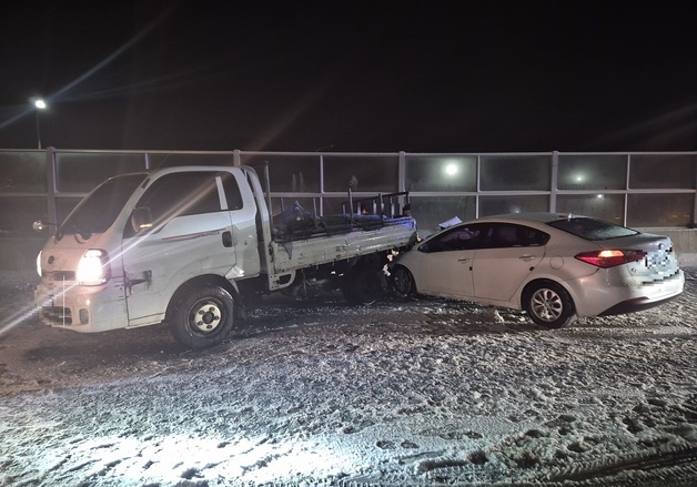 철원 17.3㎝, 남양주 7.5㎝…전국 '눈폭탄' 빙판길 곳곳 사고(종합)