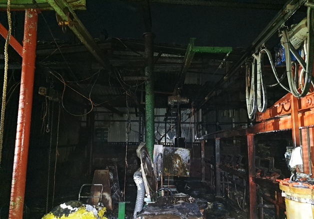 부산 학장동 도금공장서 원인 모를 불…인명피해 없어