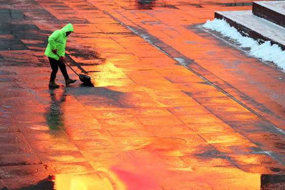간밤 서울 대설 속 택시 2대 충돌…출근 대란·중대 사고는 없어(종합)