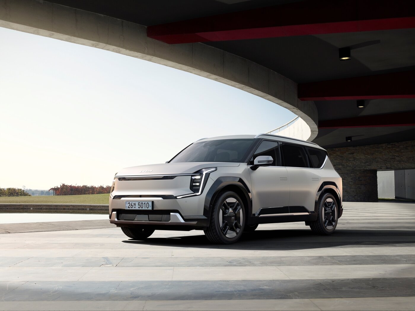 본문 이미지 - 기아가 2일 출시한 준대형 전기 SUV 'EV9' 연식변경 모델인 '2026 EV9'의 모습(자료사진. 기아 제공). 2026.02.02.