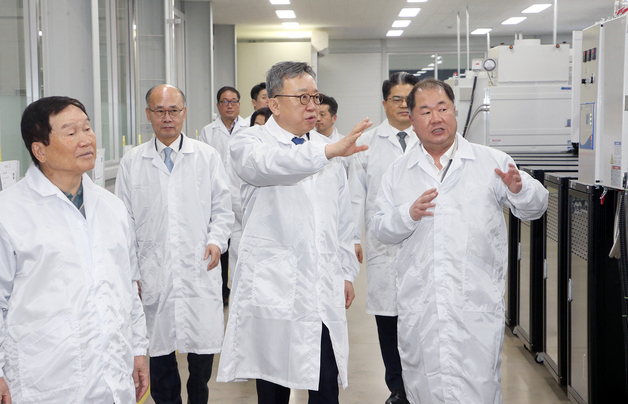 정상혁 신한은행장, 생산적 금융 박차…친환경차 부품 공장 방문