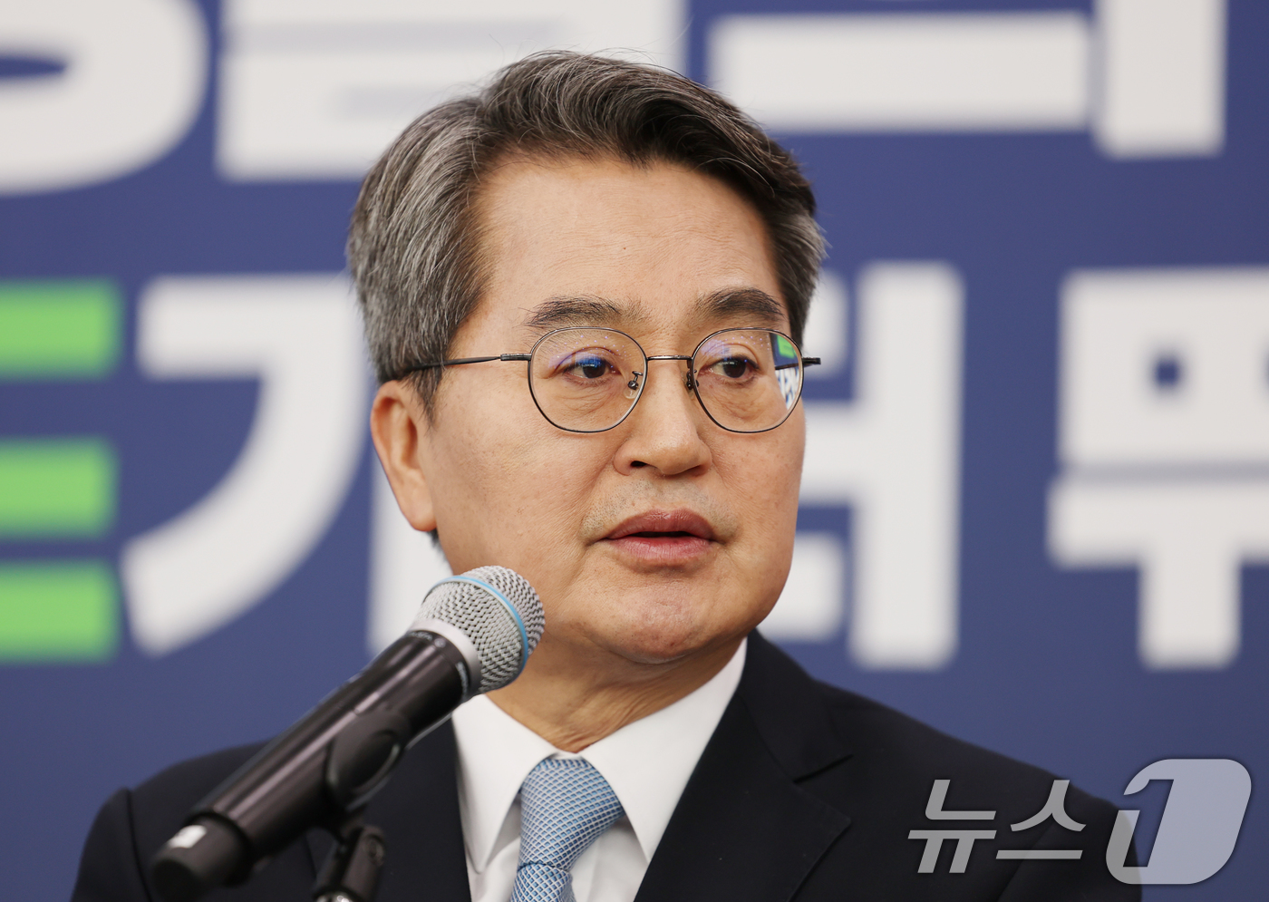 (수원=뉴스1) 김영운 기자 = 김동연 경기도지사가 2일 경기 수원시 영통구 경기도청에서 열린 '2026 경기도 신년 기자간담회'에서 모두발언을 하고 있다. 2026.2.2/뉴스1 …