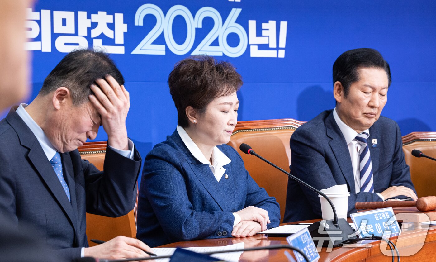 본문 이미지 - 이언주 더불어민주당 최고위원이 2일 서울 여의도 국회에서 열린 최고위원회의에서 발언하고 있다. 2026.2.2/뉴스1 ⓒ News1 이승배 기자