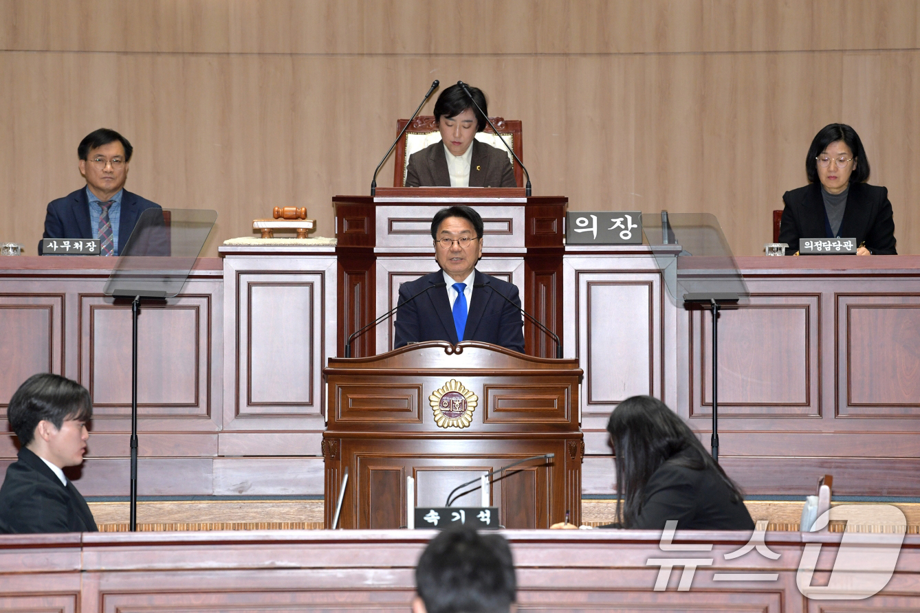 (광주=뉴스1) 이수민 기자 = 강기정 광주광역시장이 2일 오전 시의회 본회의장에서 열린 제341회 시의회 임시회 제1차 본회의에 참석, '2026년 시정 운영 방향'을 발표하고 …