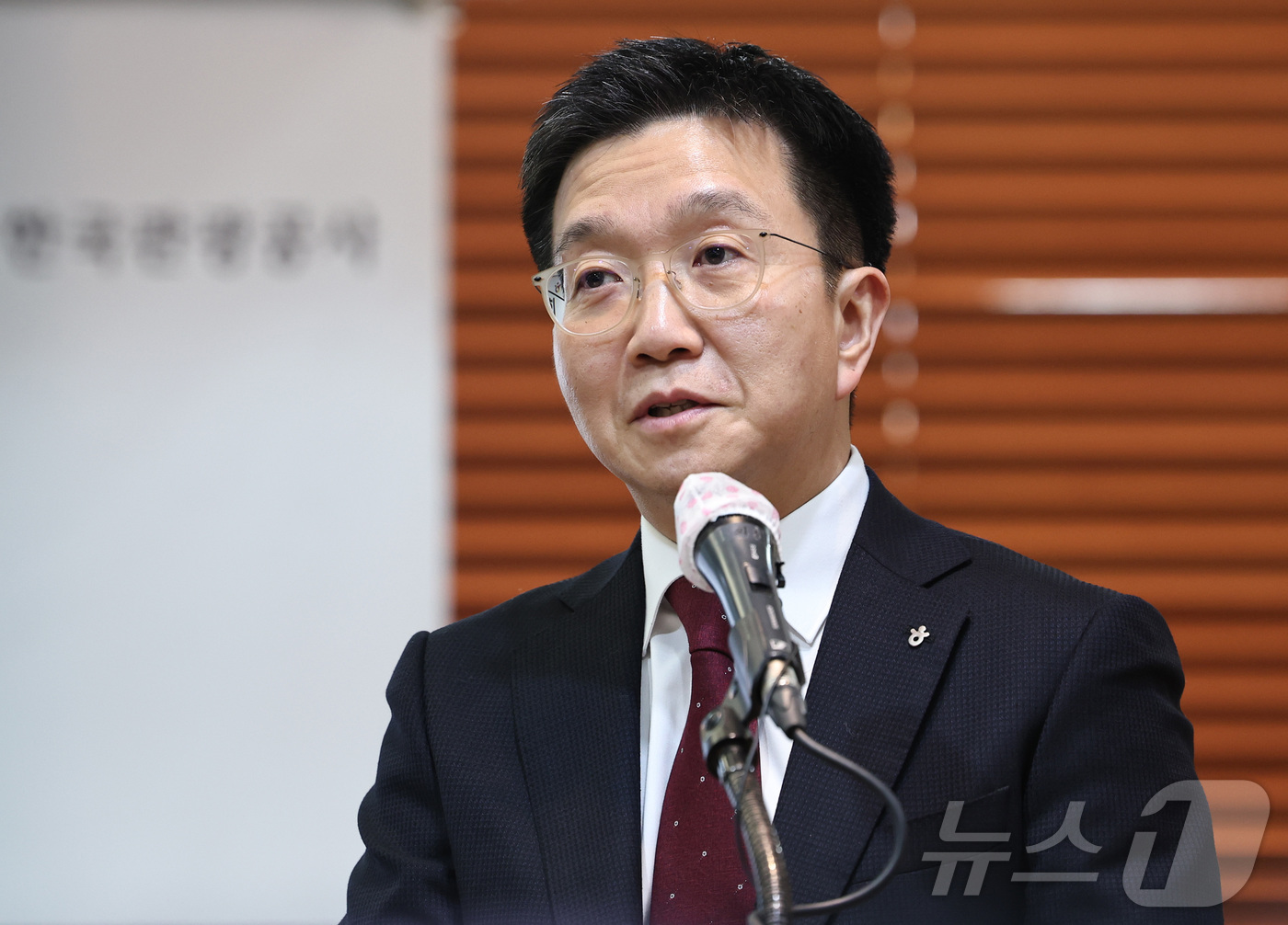 (서울=뉴스1) 구윤성 기자 = 박성혁 신임 한국관광공사 사장이 2일 오전 서울 중구 한국프레스센터에서 열린 기자간담회에서 인사말을 하고 있다.