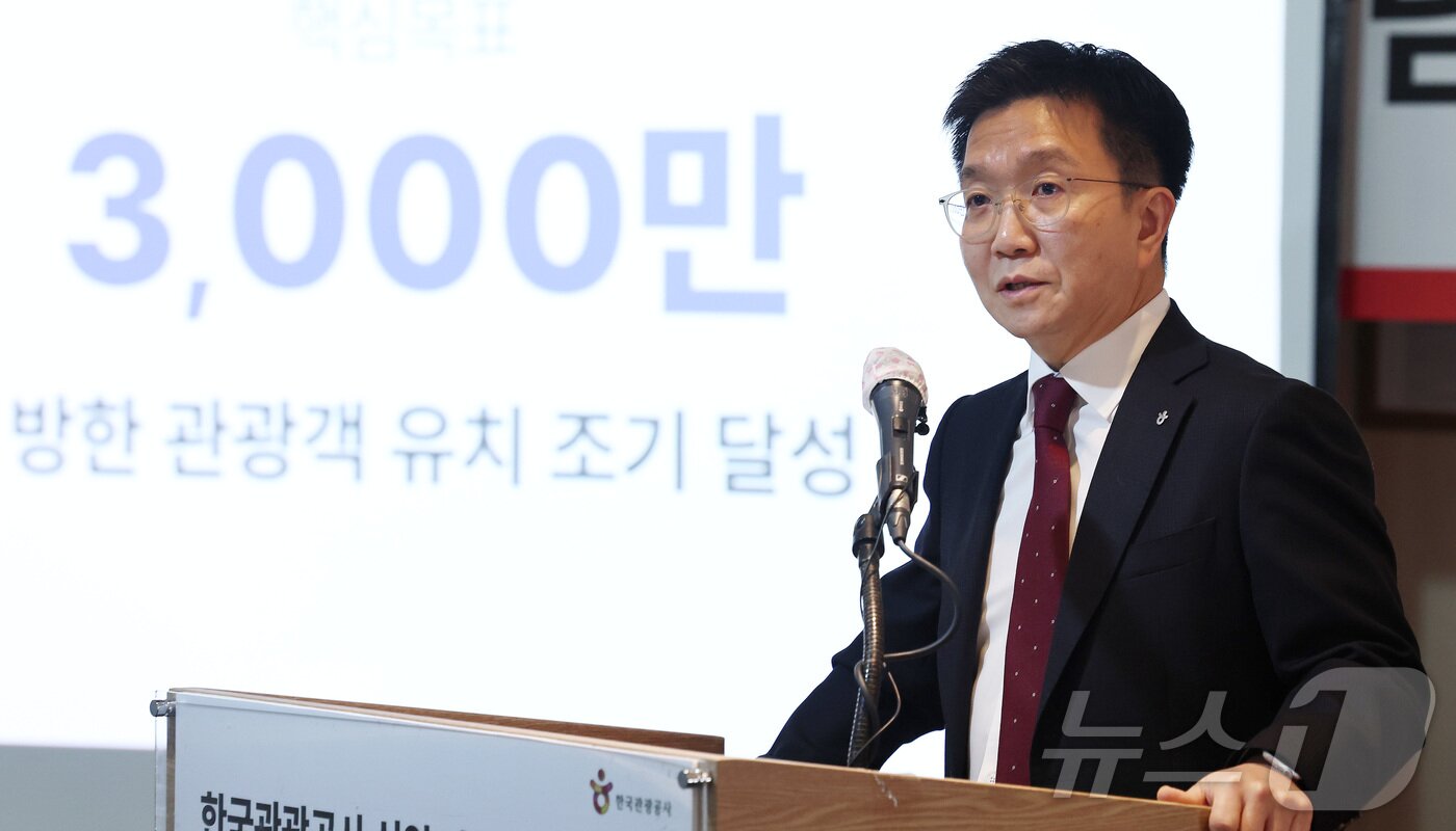 본문 이미지 - 박성혁 신임 한국관광공사 사장이 2일 오전 서울 중구 한국프레스센터에서 열린 기자간담회에서 인사말을 하고 있다. ⓒ 뉴스1 구윤성 기자